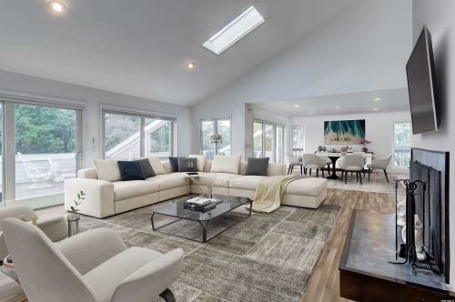 32 Reynolds Dr, West Hampton Beach, NY 11978-2524