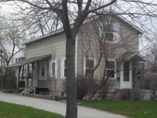 812 1st St, Menasha, WI 54952-3204