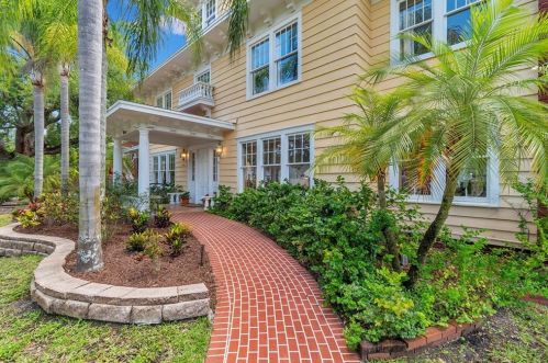 635 Bay St, Saint Petersburg FL  33701-2609 exterior