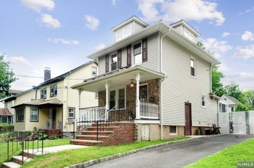 216 3rd St, Ridgefield Park, NJ 07660-1025