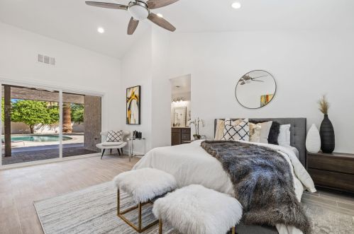 48890 Eisenhower Dr, La Quinta CA  92253-6223 exterior