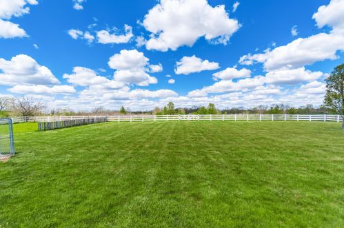 1320 Old Springfield Rd, London OH  43140-9202 exterior