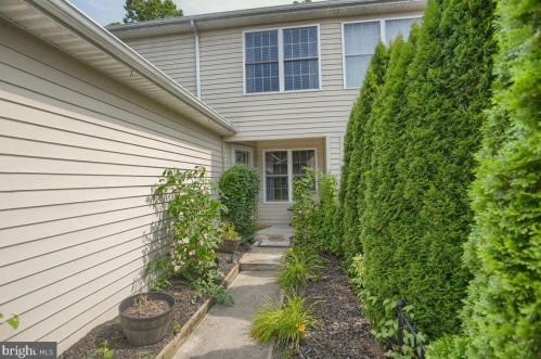 9121 Joyce Ln, Hummelstown, PA 17036-8313