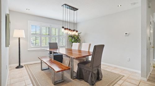 5904 Bayview Cir, Saint Petersburg FL  33707-3930 exterior