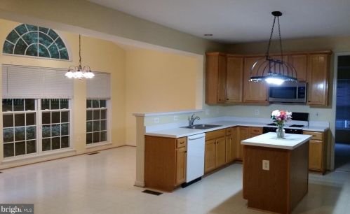 224 Park Gate Dr, Leesburg VA  20175-6109 exterior