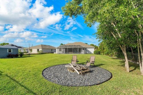 364 Saginaw Ave, Fort Pierce FL  34953-5988 exterior