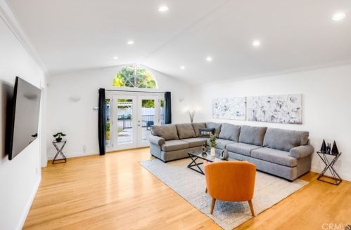 11814 Hesby St, North Hollywood CA  91607-3218 exterior