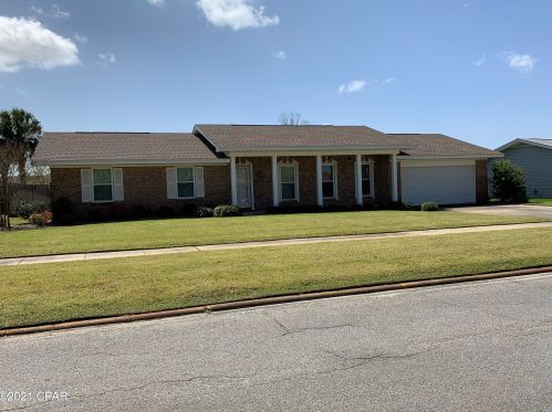 323 Floyd Dr, Lynn Haven, FL 32444-4704
