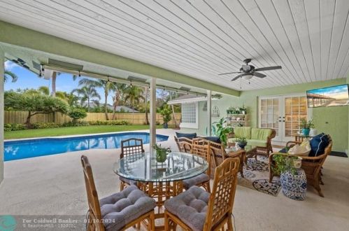 342 Knotty Wood Ln, West Palm Beach FL  33414-7807 exterior