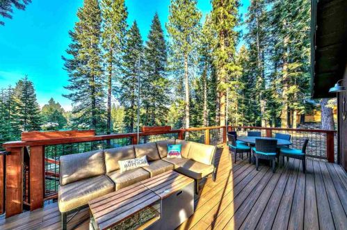 10990 Palisades Dr, Truckee, CA 96161-3188