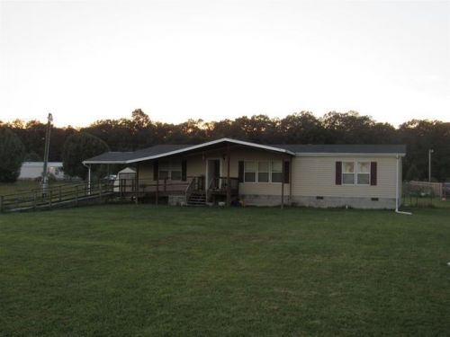 68 C St, Hillsboro, TN 37342-3647