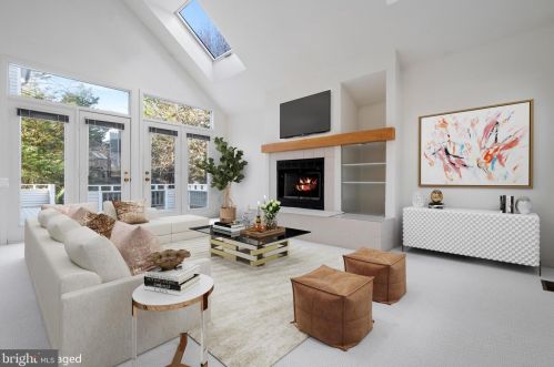 12015 Walnut Branch Rd, Herndon VA  20194-5616 exterior