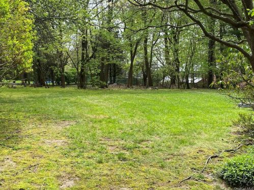 6 Fairlawn Pkwy, Rye Brook NY  10573-1017 exterior