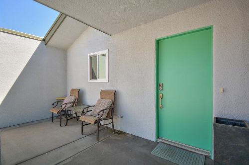 2632 Aurora Dr, Palm Springs CA  92262-2362 exterior