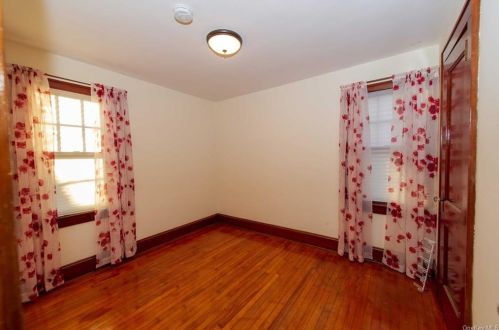 80 Watkins Ave, Middletown NY 10940-4529 exterior