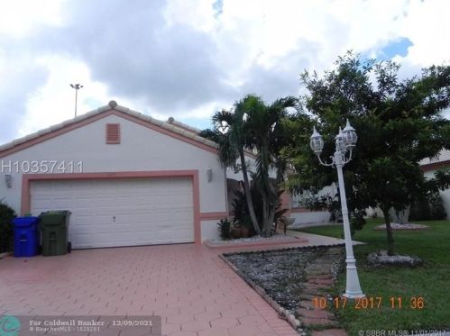 18876 1st St, Hollywood, FL 33029-3276
