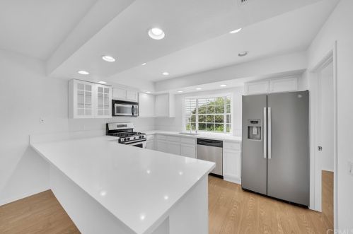 2747 Hillview Dr, Newport Beach, CA 92660-5407