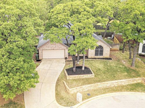 905 Forest Hollow Dr, Hurst, TX 76053-7167