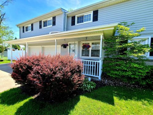136 Mckinley Ave, Washington Ch, OH 43160-1261