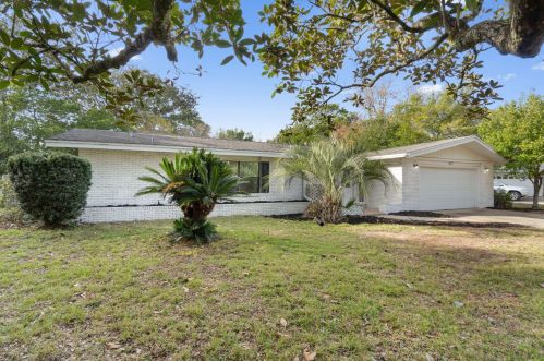 657 Merioneth Dr, Fort Walton Beach, FL 32547-1756