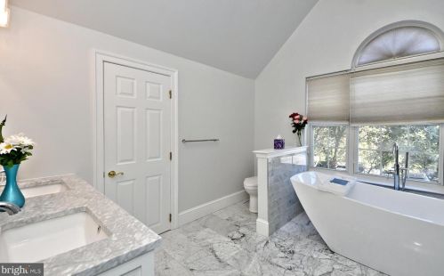 309 Meadow View Ln, Lansdale PA  19446-5932 exterior