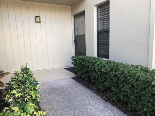 9 Plantation Dr, Vero Beach FL  32966-8249 exterior