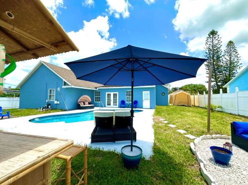2062 Floresta Dr, Fort Pierce FL  34984-4706 exterior