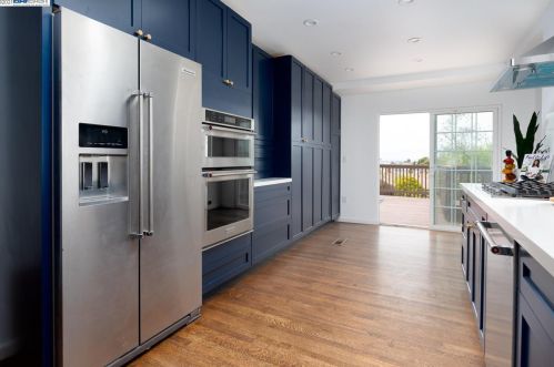 5137 Fairfax Ave, Oakland CA  94601-5410 exterior