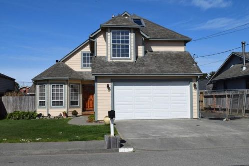 1179 Eucalyptus Rd, Mckinleyville, CA 95519-3420