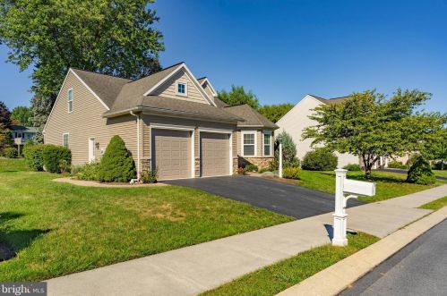 25 Summerlyn Dr, Ephrata PA  17522-9331 exterior