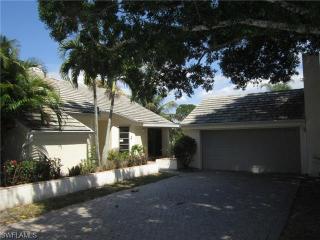 5102 Alpha Ct, Naples, FL 34105-2175