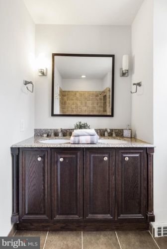 408 19 St, Philadelphia PA 19146-4656 exterior