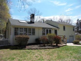 4 Adam St, Ansonia, CT 06401-2603