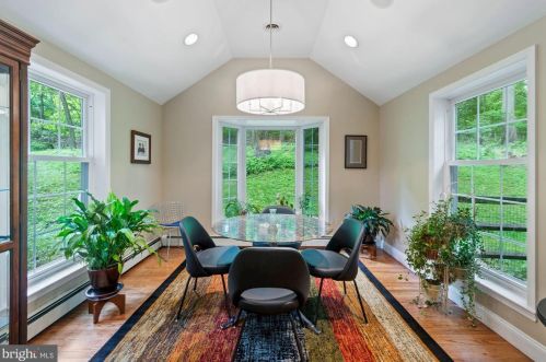 302 Echo Valley Ln, Newtown Square, PA 19073-1606