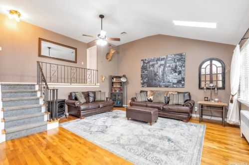1731 Washington Ave, Seaford, NY 11783-1905