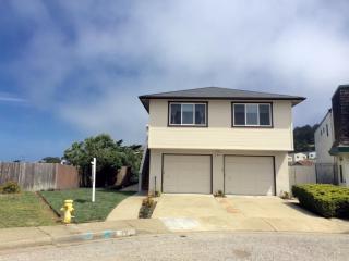 17 Moon Gate Ct, Pacifica, CA 94044-1017