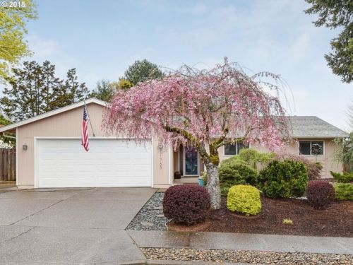 11765 Springwood Dr, Portland, OR 97223-3326