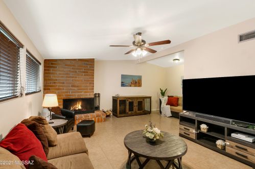 7054 Hayne Pl, Tucson, AZ 85710-4836