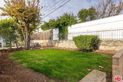 3003 Alabama St, Glendale CA  91214-2702 exterior