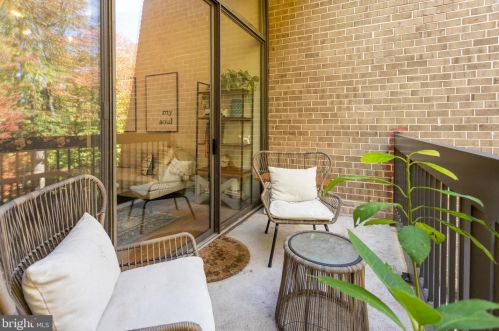 11561 Rolling Green Ct, Herndon VA  20191-2241 exterior