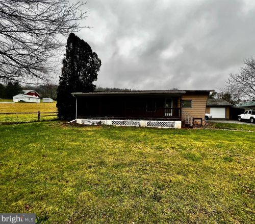 408 Oak Grove Rd, Lincoln Colliery, PA 17963-8722