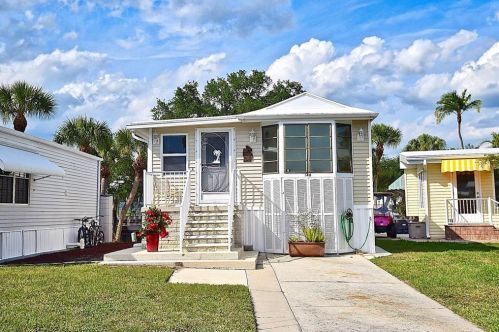 148 Brookshire Dr, Nokomis, FL 34275-1811