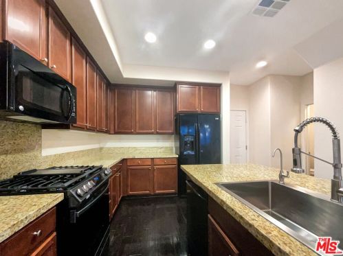 28647 Pietro Dr, Santa Clarita CA  91354-2699 exterior