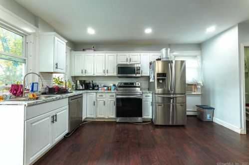 579 Cooke St, Waterbury CT  06710-1424 exterior