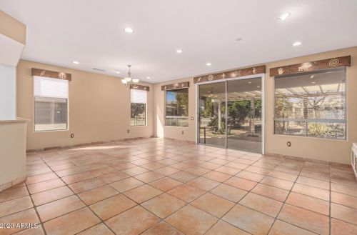 15242 Daybreak Dr, Sun City, AZ 85374-2048