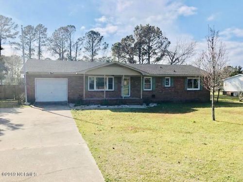 136 Swan Point Rd, Sneads Ferry, NC 28460-6720