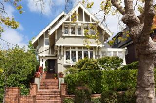 210 Hillside Ave, Oakland, CA 94611-4012