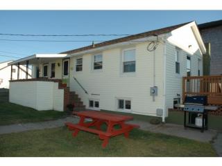 222 Ashland St, Seabrook NH  03874-4701 exterior