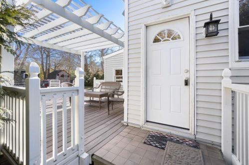 836 Point Judith Rd, South Kingstown RI  02882-5174 exterior