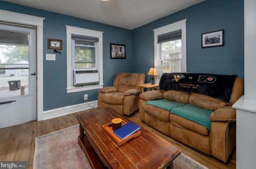 723 James Ave, Riverton, NJ 08077-1911